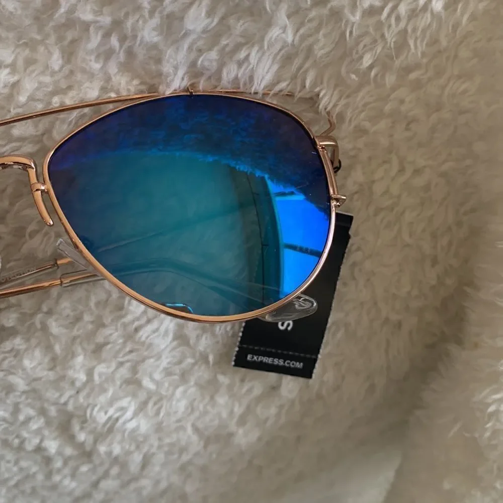 NWT EXPRESS Brow Bar‎ Aviator Blue Rose Gold Sunglasses